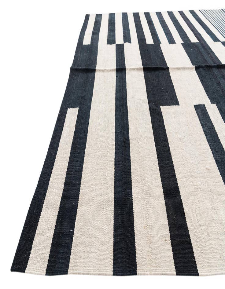 Detail image of  5' 9 x 7' 7  Hand Woven Kilim Modern Wool Rug