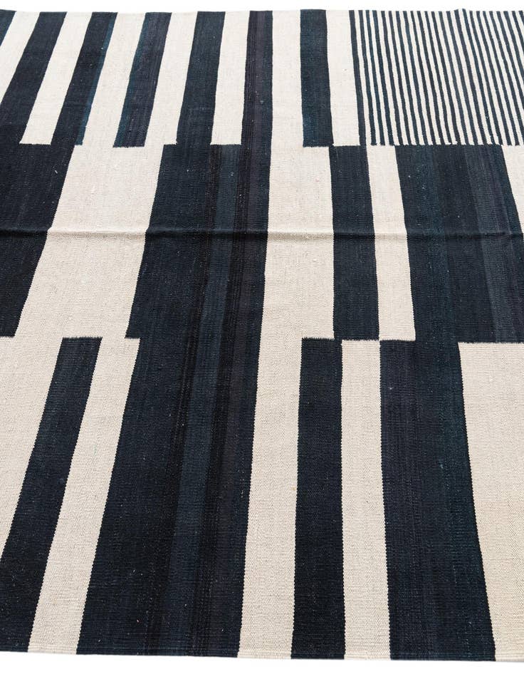 Detail image of  5' 9 x 7' 7  Hand Woven Kilim Modern Wool Rug