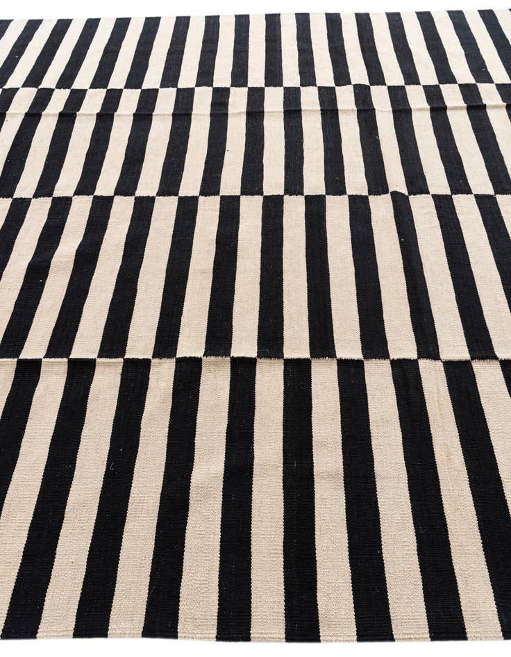 Detail image of  8' 2 x 9' 7  Hand Woven Kilim Modern Wool Rug