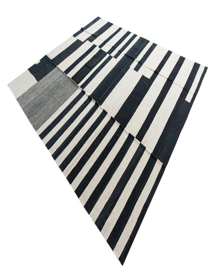 Detail image of  8' 7 x 9' 6  Hand Woven Kilim Modern Wool Rug