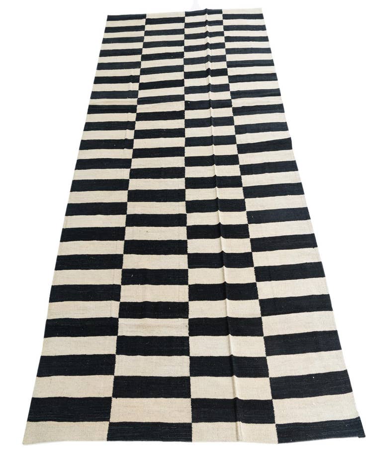 Detail image of  5' 7 x 7' 10  Hand Woven Kilim Modern Wool Rug