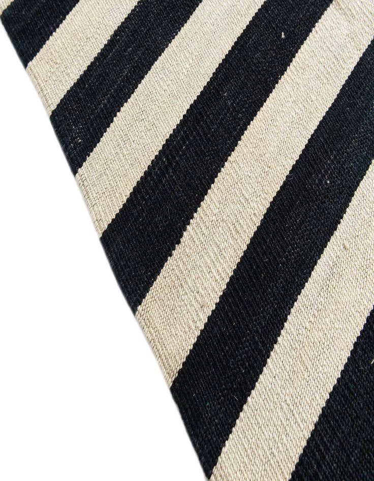 Detail image of  5' 7 x 7' 10  Hand Woven Kilim Modern Wool Rug