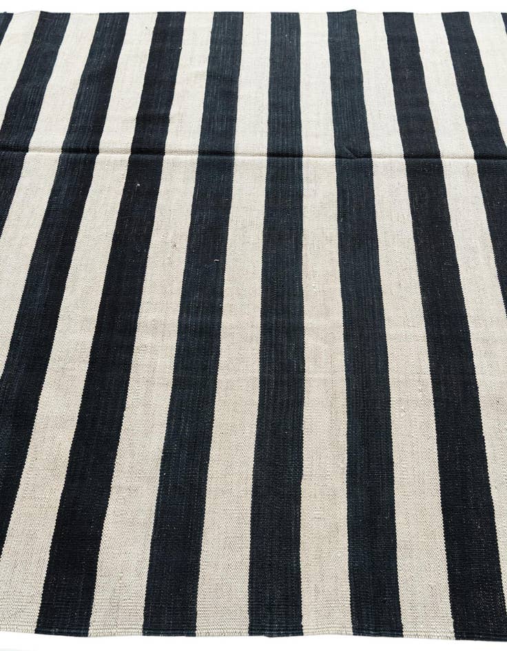 Detail image of  5' 6 x 8'  Hand Woven Kilim Modern Wool Rug