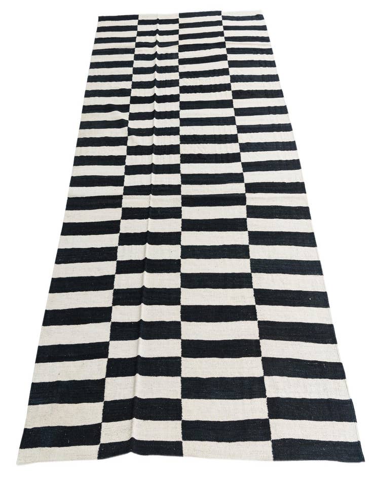 Detail image of  5' 7 x 8' 10  Hand Woven Kilim Modern Wool Rug