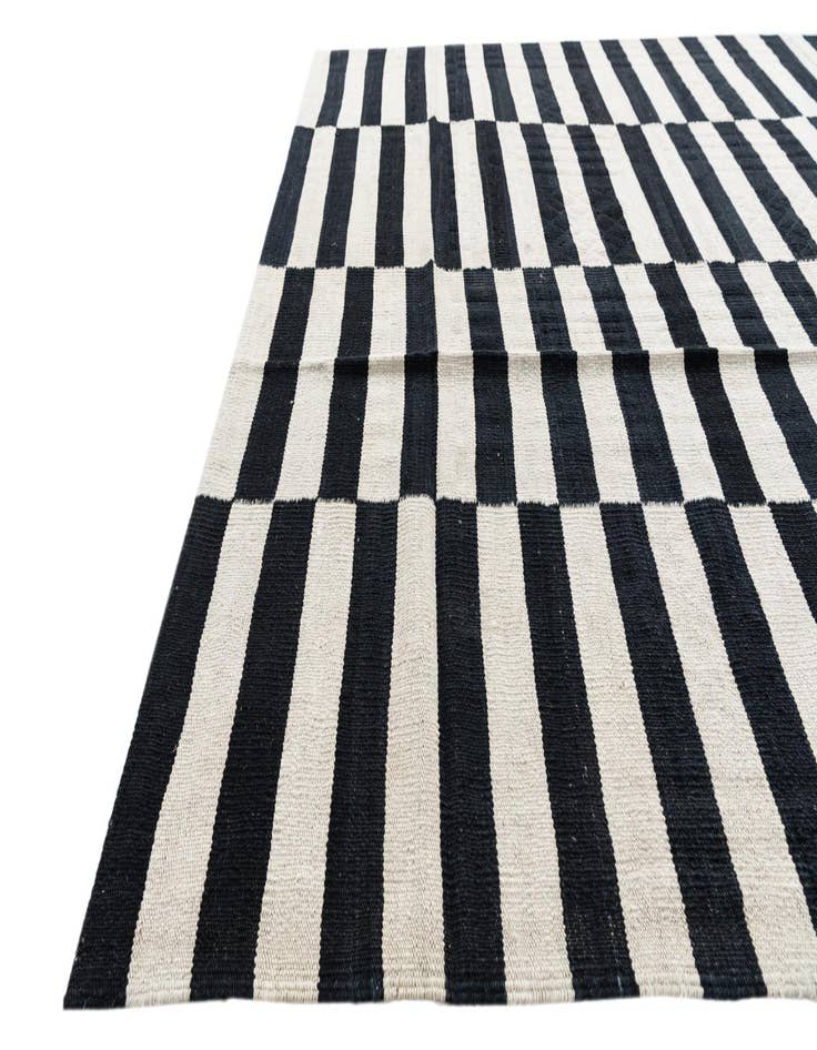 Detail image of  5' 7 x 8' 10  Hand Woven Kilim Modern Wool Rug