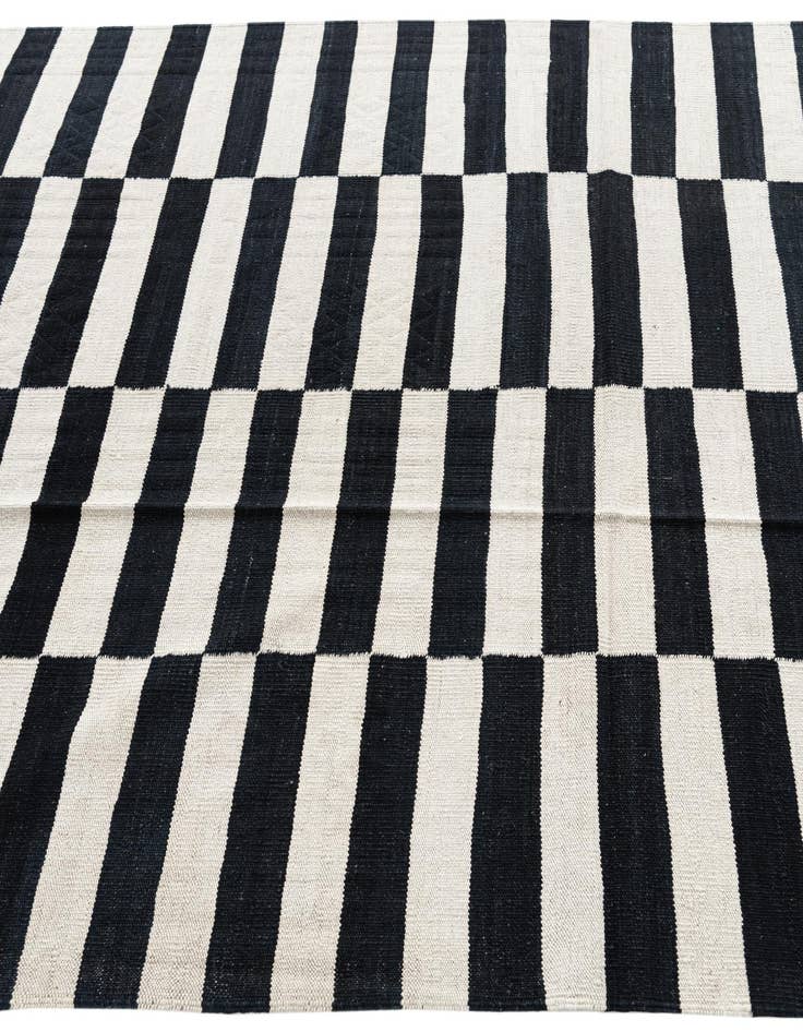 Detail image of  5' 7 x 8' 10  Hand Woven Kilim Modern Wool Rug