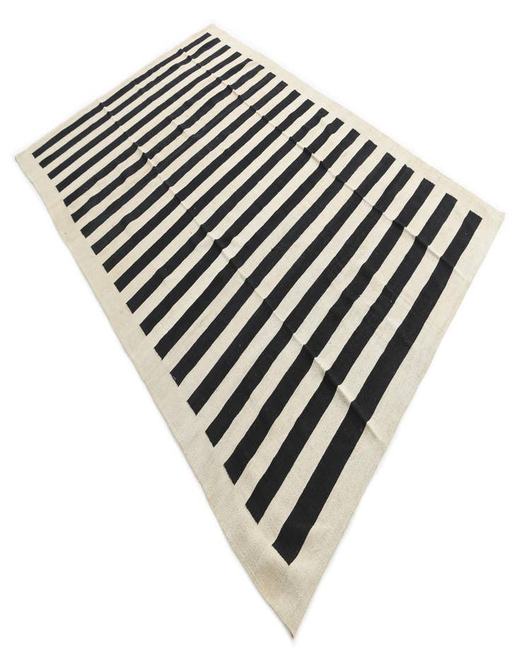 Detail image of  6' 6 x 9' 8  Hand Woven Kilim Modern Wool Rug