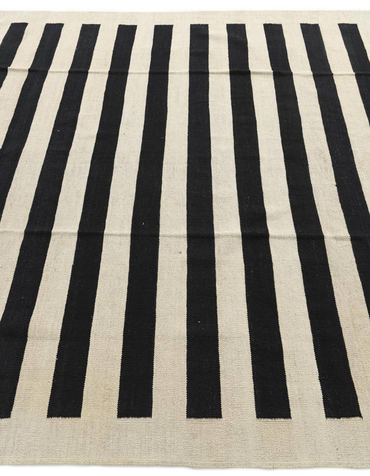 Detail image of  6' 6 x 9' 8  Hand Woven Kilim Modern Wool Rug