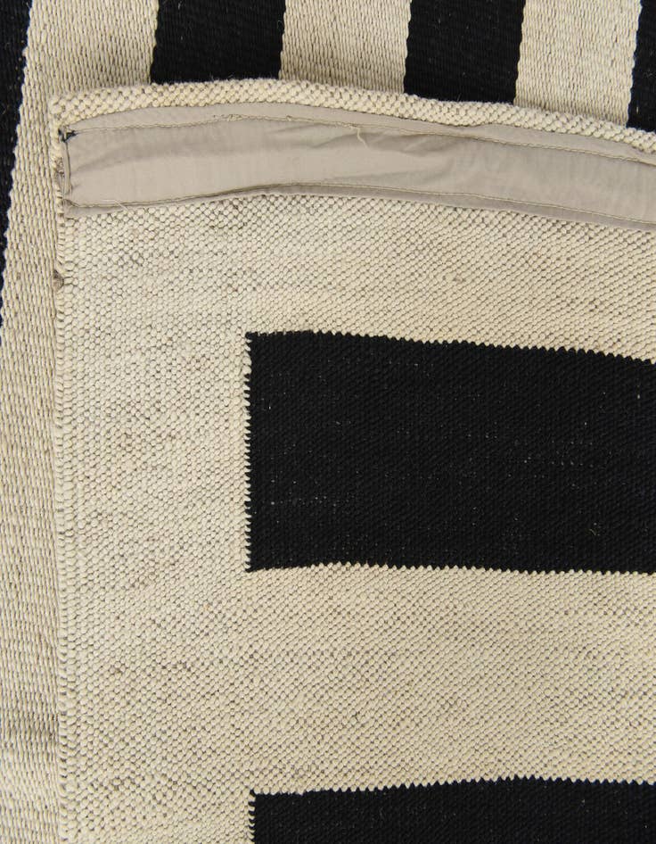 Detail image of  6' 6 x 9' 8  Hand Woven Kilim Modern Wool Rug