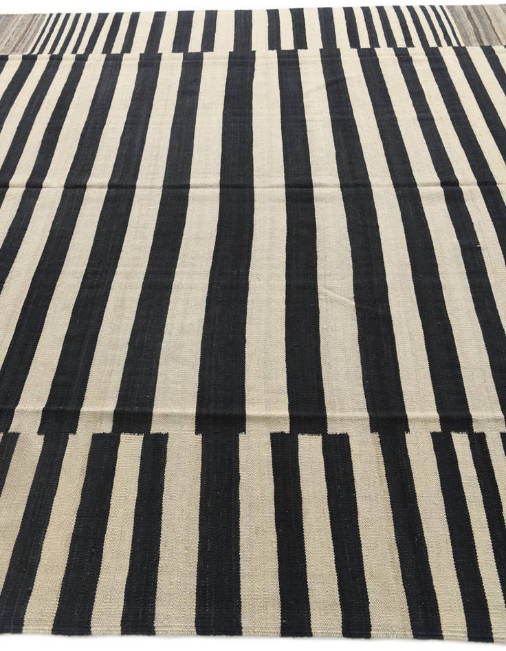 Detail image of  8' 3 x 9' 10  Hand Woven Kilim Modern Wool Rug