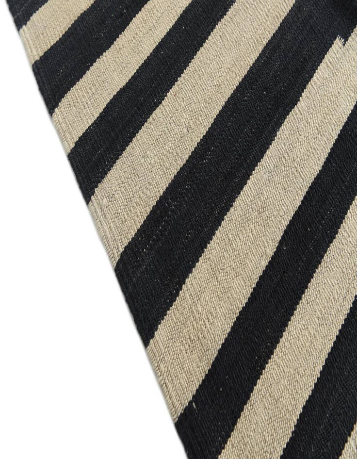 Detail image of  8' 3 x 9' 10  Hand Woven Kilim Modern Wool Rug