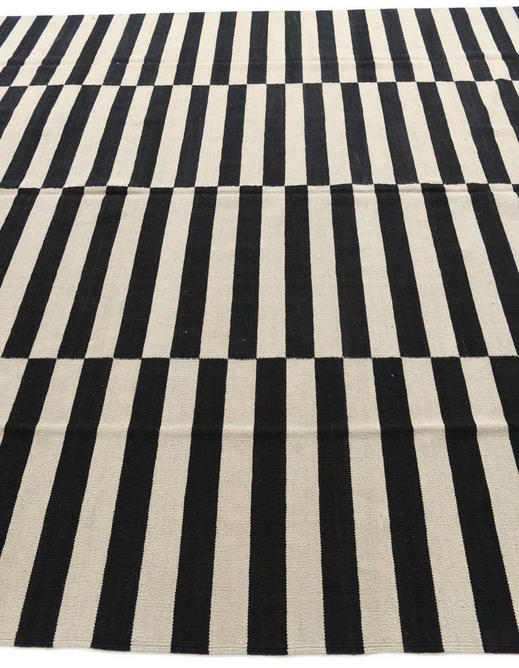 Detail image of  8' 6 x 11' 2  Hand Woven Kilim Modern Wool Rug