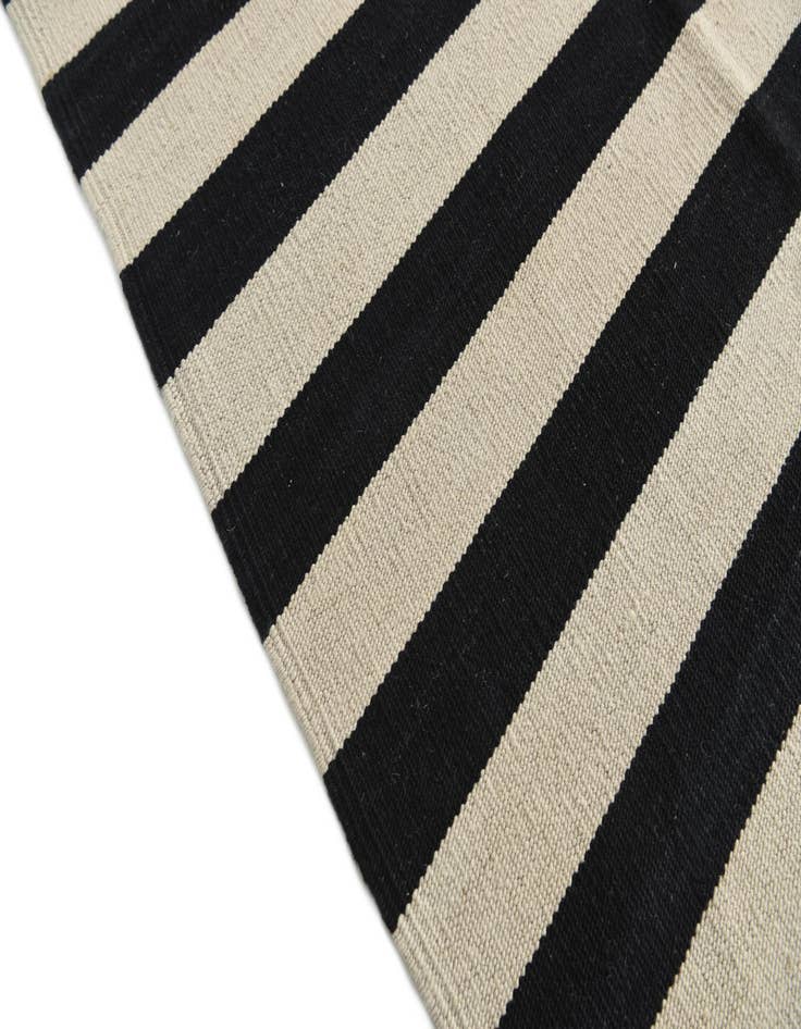 Detail image of  8' 6 x 11' 2  Hand Woven Kilim Modern Wool Rug