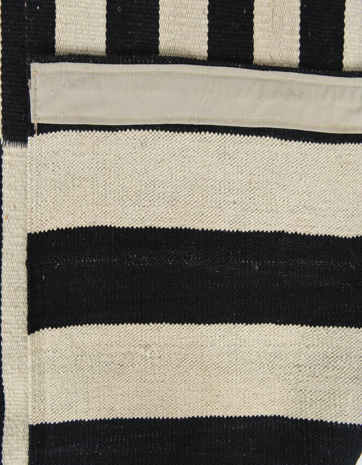 Detail image of  8' 6 x 11' 2  Hand Woven Kilim Modern Wool Rug