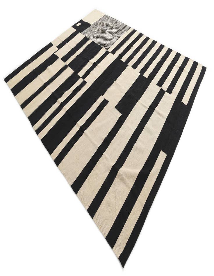 Detail image of  8' 5 x 9' 10  Hand Woven Kilim Modern Wool Rug