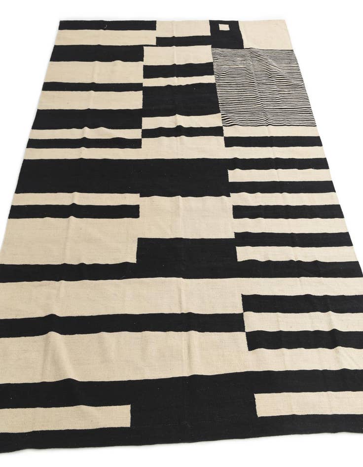 Detail image of  8' 5 x 9' 10  Hand Woven Kilim Modern Wool Rug