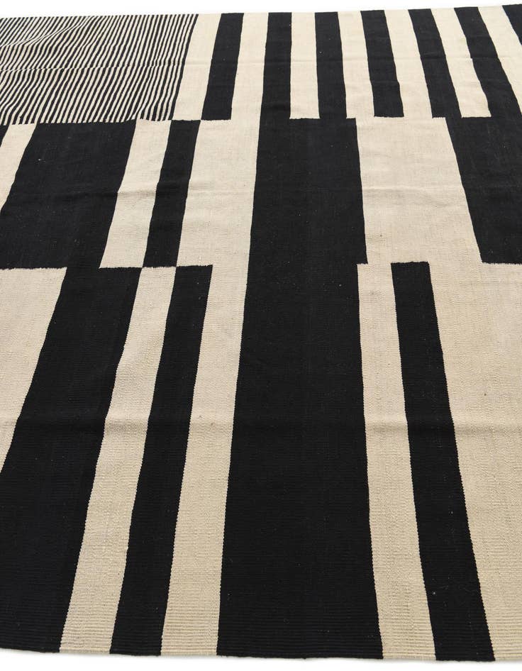 Detail image of  8' 5 x 9' 10  Hand Woven Kilim Modern Wool Rug