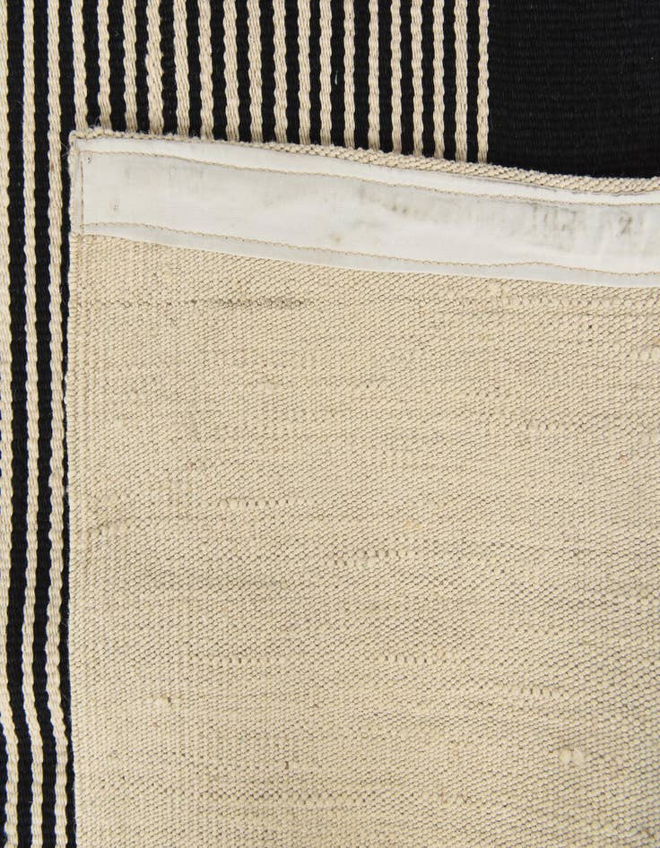 Detail image of  8' 5 x 9' 10  Hand Woven Kilim Modern Wool Rug