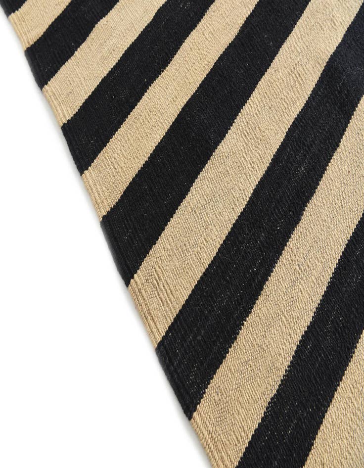 Detail image of  8' 4 x 11' 2  Hand Woven Kilim Modern Wool Rug