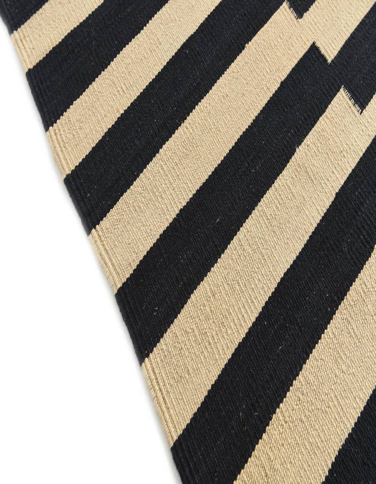 Detail image of  6' 7 x 9' 8  Hand Woven Kilim Modern Wool Rug