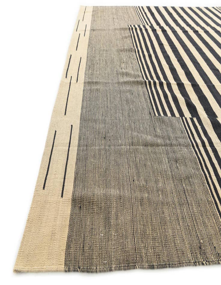 Detail image of  8' 2 x 9' 9  Hand Woven Kilim Modern Wool Rug