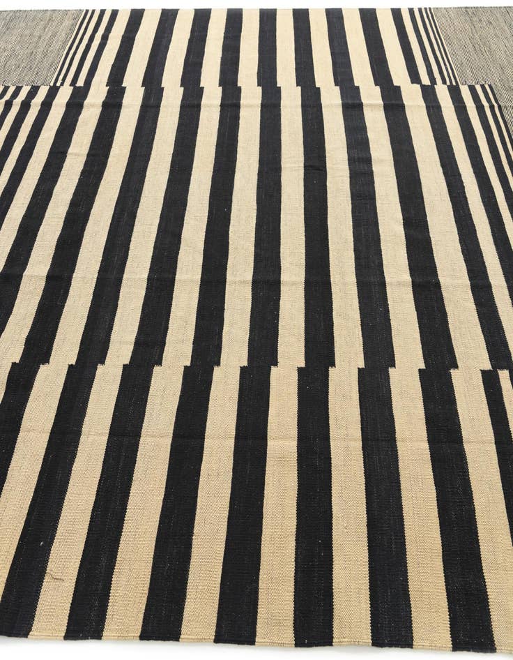 Detail image of  8' 2 x 9' 9  Hand Woven Kilim Modern Wool Rug