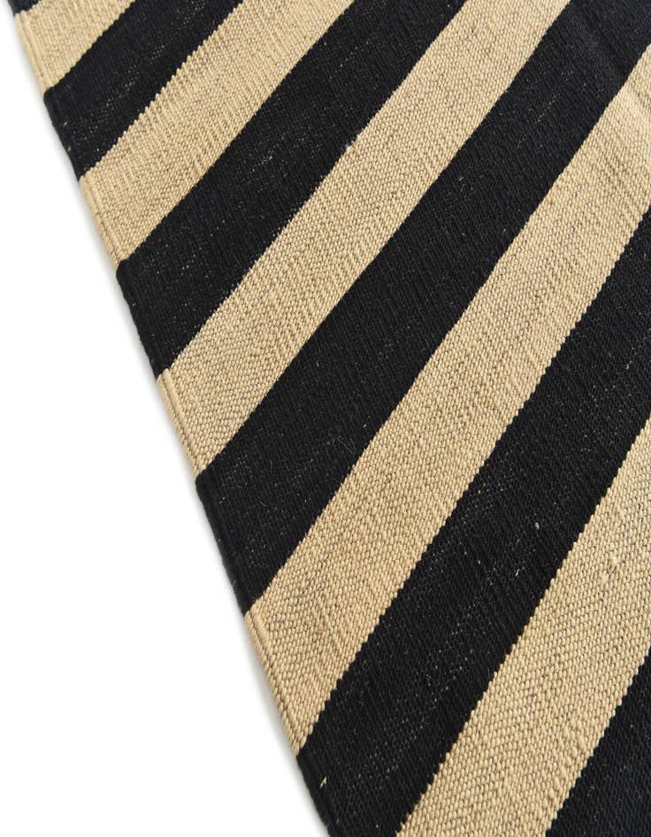 Detail image of  8' 2 x 9' 9  Hand Woven Kilim Modern Wool Rug