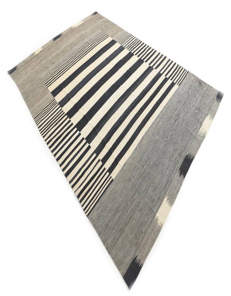 Detail image of  6' 9 x 9' 9  Hand Woven Kilim Modern Wool Rug