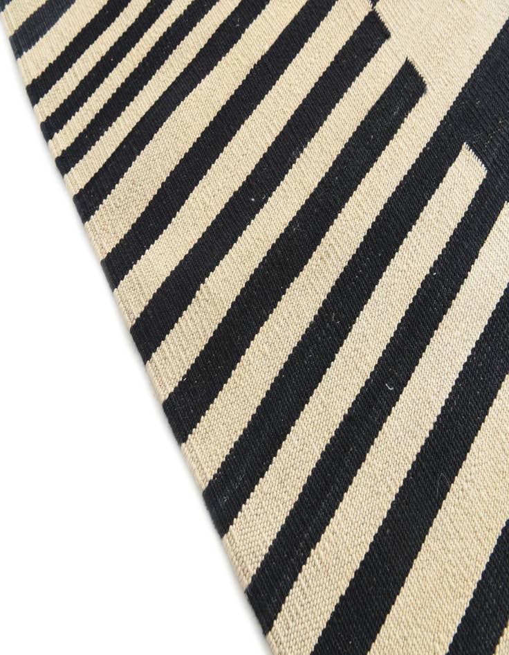 Detail image of  6' 9 x 9' 9  Hand Woven Kilim Modern Wool Rug