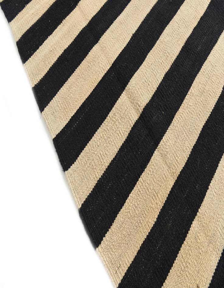 Detail image of  8' 5 x 11' 2  Hand Woven Kilim Modern Wool Rug