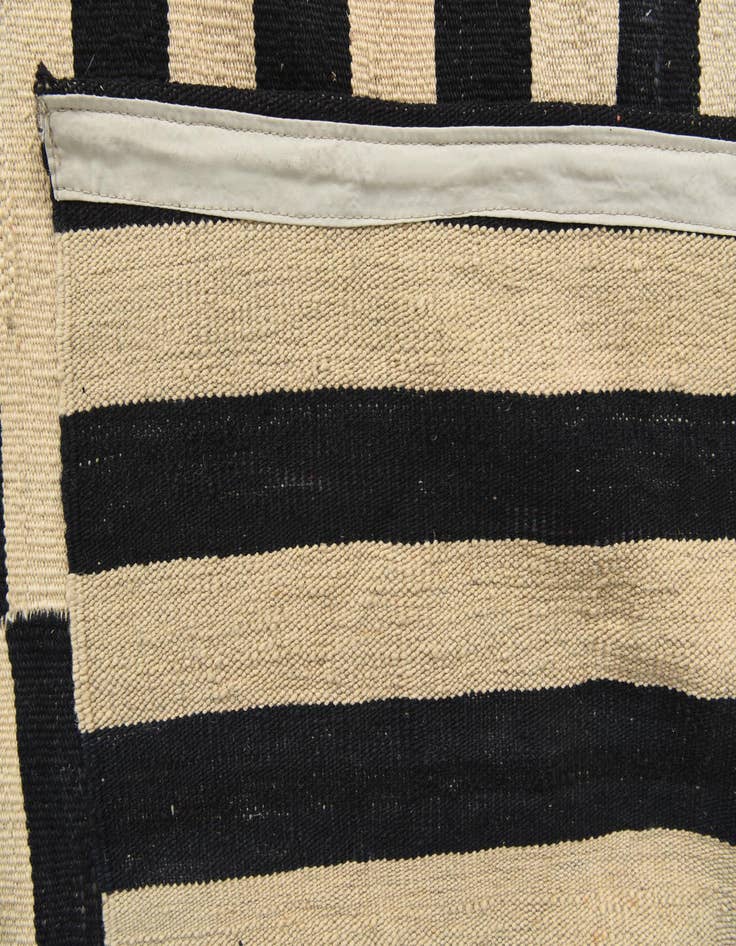 Detail image of  8' 5 x 11' 2  Hand Woven Kilim Modern Wool Rug