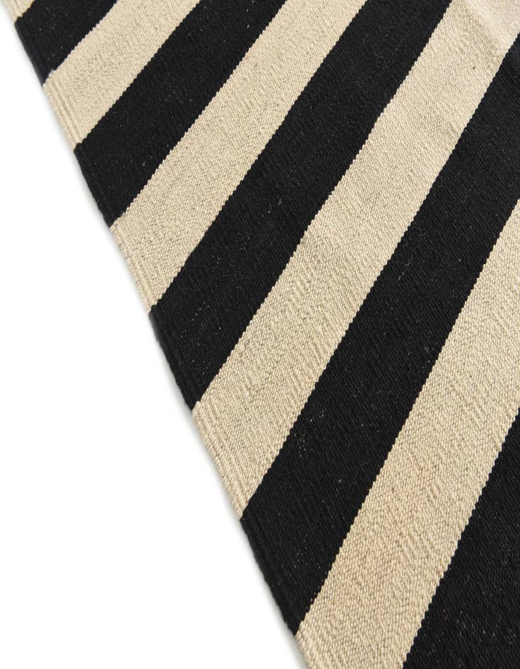 Detail image of  8' 3 x 11' 1  Hand Woven Kilim Modern Wool Rug