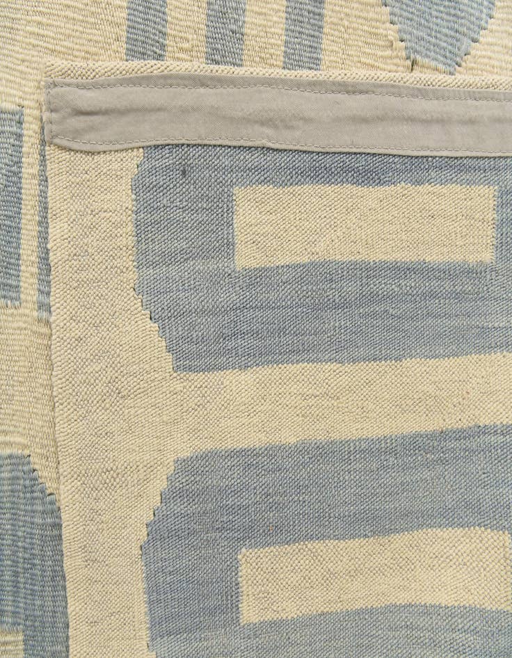 Detail image of  6' 6 x 9' 5  Hand Woven Kilim Modern Wool Rug