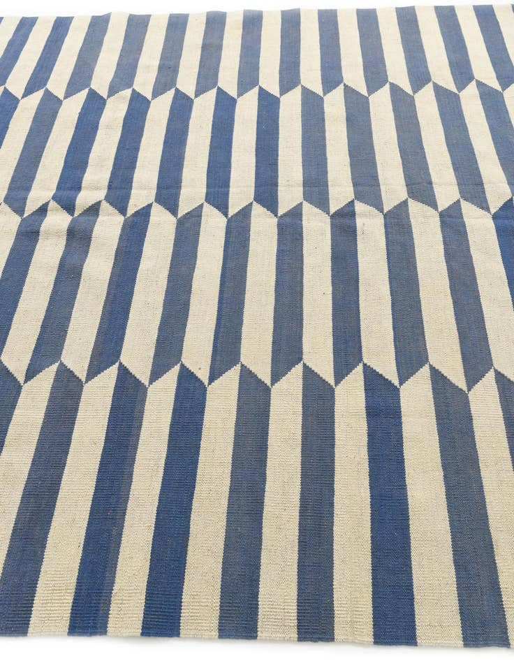 Detail image of  6' 9 x 9' 6  Hand Woven Kilim Modern Wool Rug