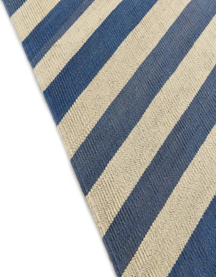 Detail image of  6' 9 x 9' 6  Hand Woven Kilim Modern Wool Rug