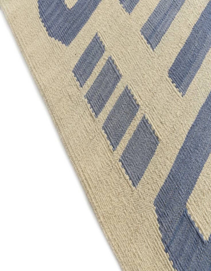 Detail image of  6' 10 x 9' 9  Hand Woven Kilim Modern Wool Rug