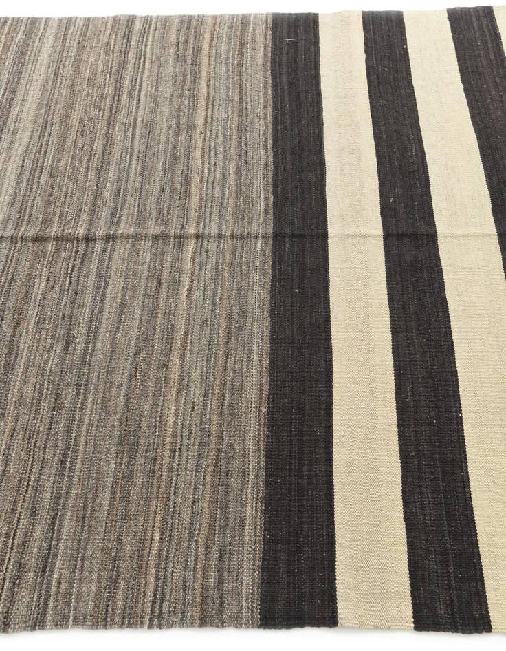 Detail image of  5' 1 x 6' 5  Hand Woven Kilim Modern Wool Rug