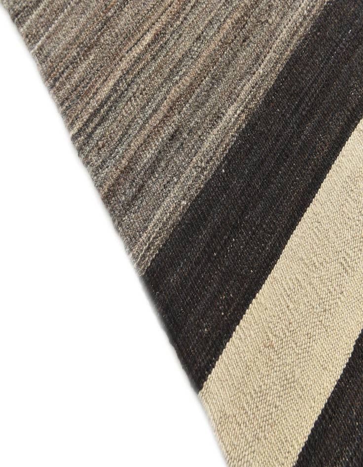 Detail image of  5' 1 x 6' 5  Hand Woven Kilim Modern Wool Rug