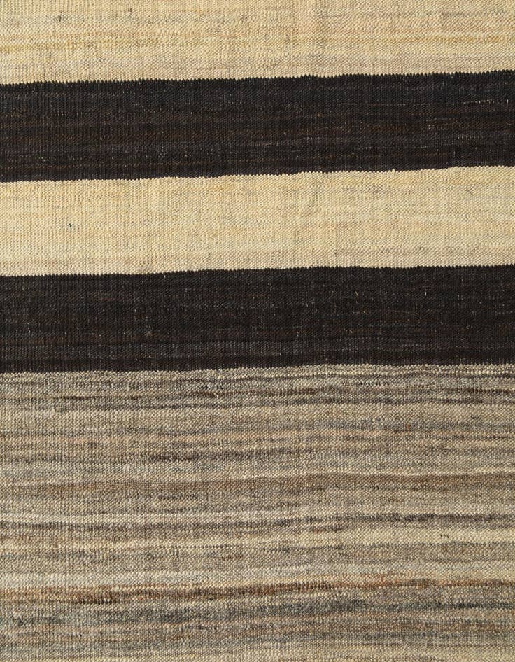 Detail image of  4' 1 x 5' 9  Hand Woven Kilim Modern Wool Rug