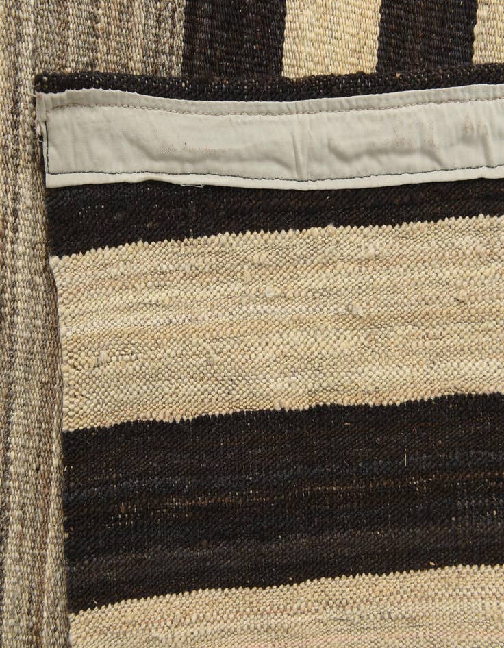 Detail image of  4' 1 x 5' 9  Hand Woven Kilim Modern Wool Rug