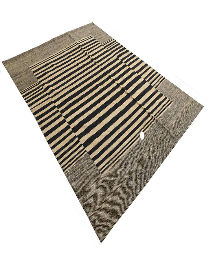 Detail image of  5' 8 x 7' 9  Hand Woven Kilim Modern Wool Rug