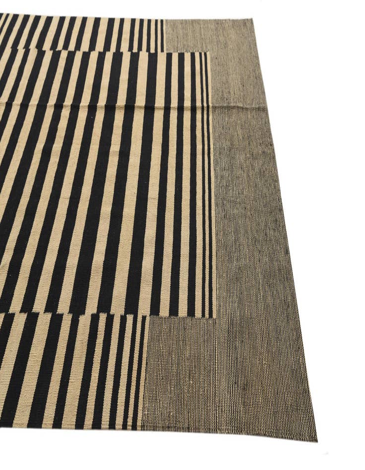 Detail image of  5' 8 x 7' 9  Hand Woven Kilim Modern Wool Rug