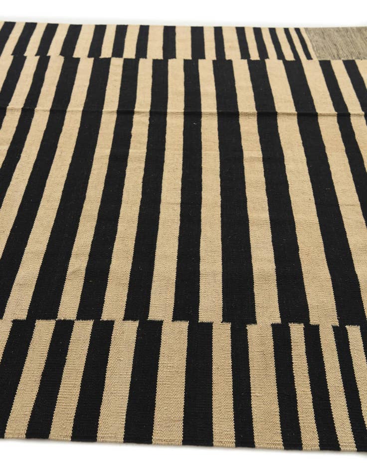 Detail image of  5' 8 x 7' 9  Hand Woven Kilim Modern Wool Rug