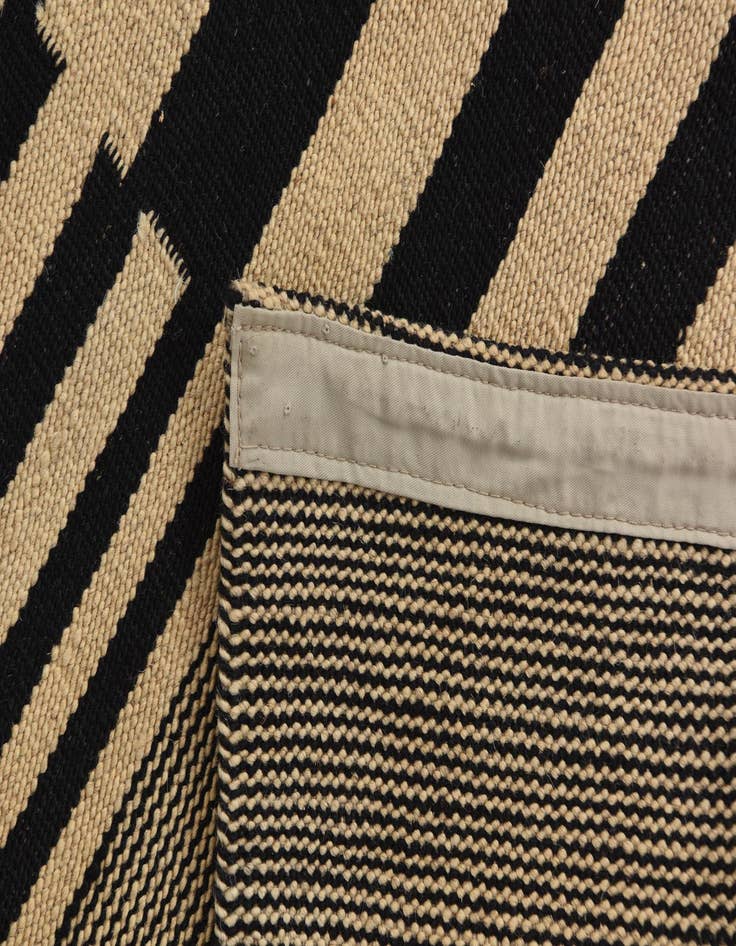 Detail image of  5' 8 x 7' 9  Hand Woven Kilim Modern Wool Rug