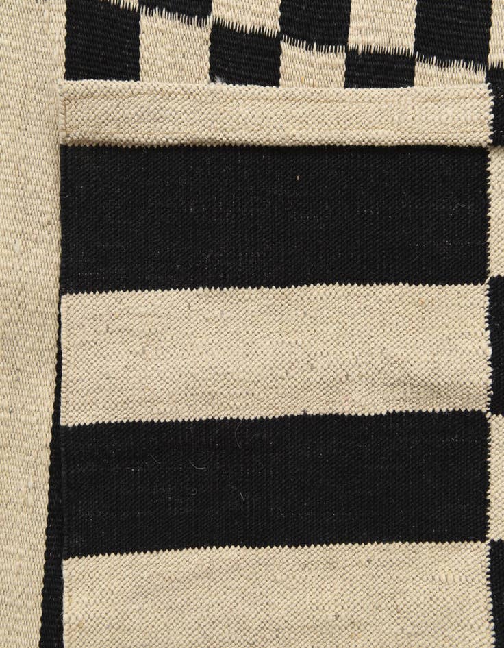 Detail image of  2' 7 x 4' 7  Hand Woven Kilim Modern Wool Rug