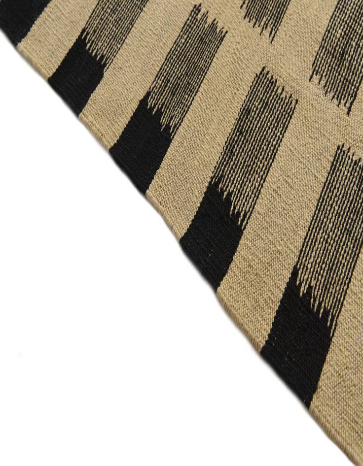 Detail image of  5' 10 x 7' 10  Hand Woven Kilim Modern Wool Rug