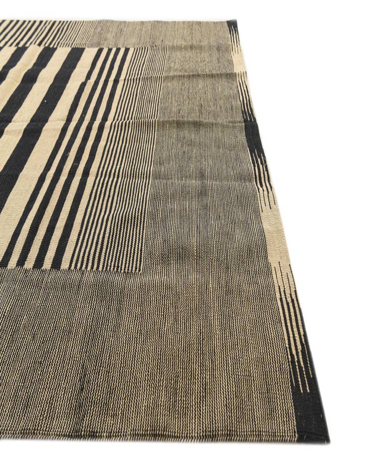 Detail image of  5' 9 x 7' 8  Hand Woven Kilim Modern Wool Rug