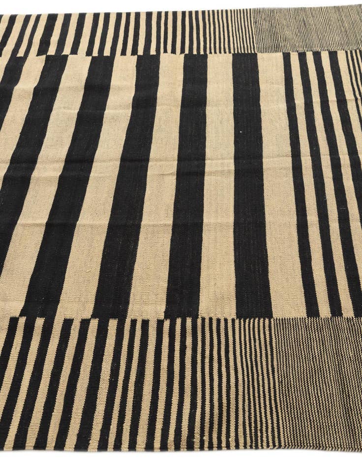 Detail image of  5' 9 x 7' 8  Hand Woven Kilim Modern Wool Rug