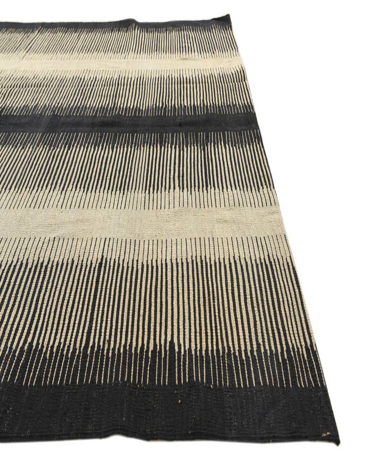 Detail image of  5' 9 x 7' 8  Hand Woven Kilim Modern Wool Rug