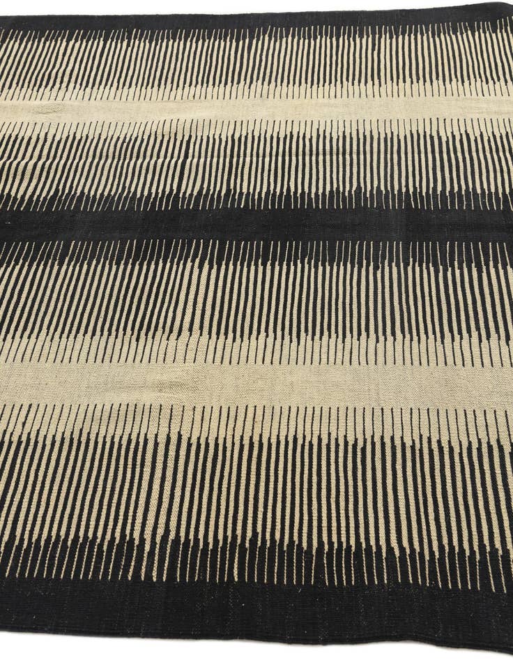 Detail image of  5' 9 x 7' 8  Hand Woven Kilim Modern Wool Rug